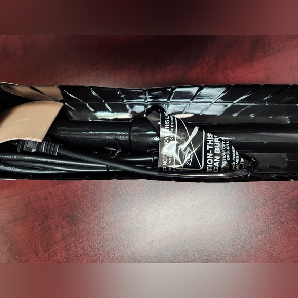 Foxy Bae Limited Edition Black and Rose Gold 25mm Curling Wand - Picture 4 of 5